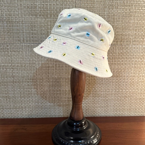 🌟HP🌟NWOT Urban Outfitters Butterfly Embroidered Yellow Canvas Bucket Hat - Picture 2 of 8